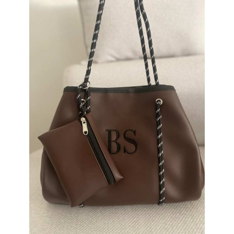 Cartera Standard color Marrón oscuro en Ecocuero con portacosméticos