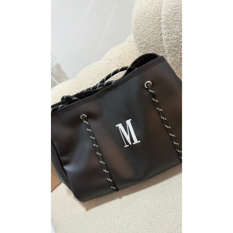 Cartera Standard color Negro en Ecocuero con portacosméticos